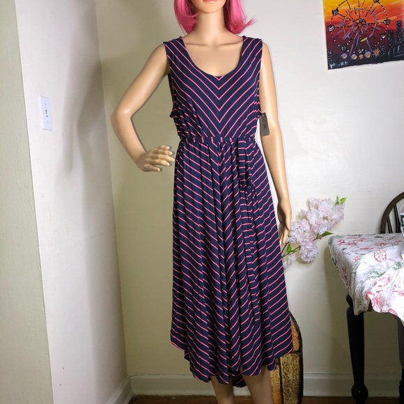 Ingrid & Isabel Dresses & Skirts - Long Sleeveless Maternity Dress!